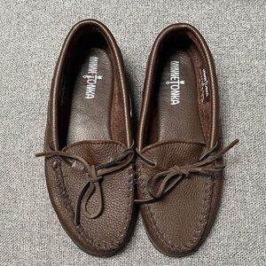 Minnetonka Men's Dark Brown Leather Loafers